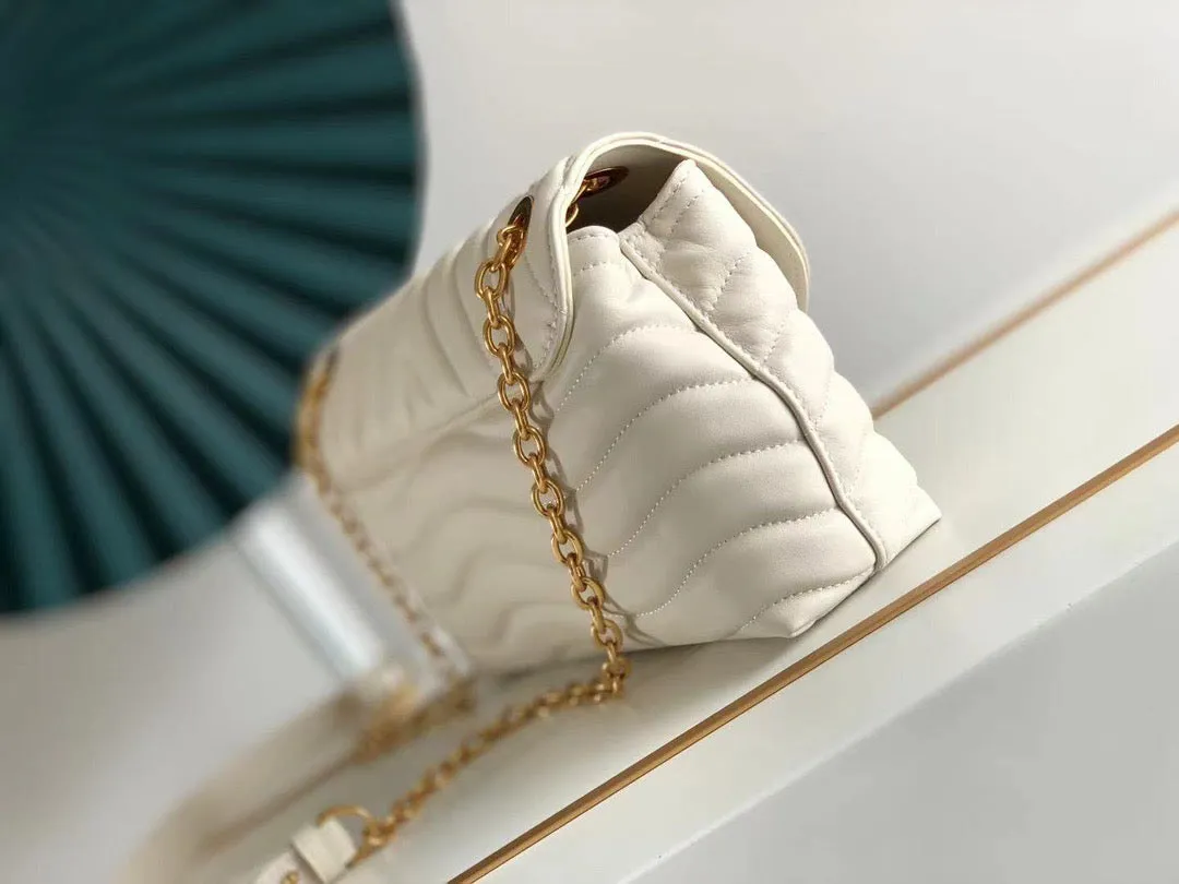 LB808 New Wave Chain Bag MM / HIGHEST QUALITY VERSION / 9.4 x 5.5 x 3.5 inches