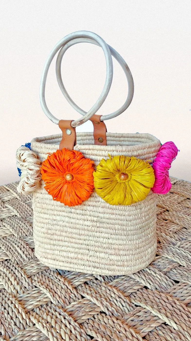 Smiley raffia bucket bag